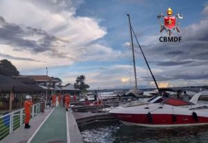 Lancha com nove pessoas afunda no Lago Paranoá